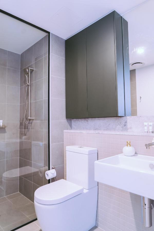 Capitol Executive Apartment On London Circuit Canberra Exterior foto