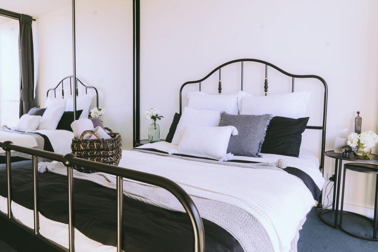 Capitol Executive Apartment On London Circuit Canberra Exterior foto